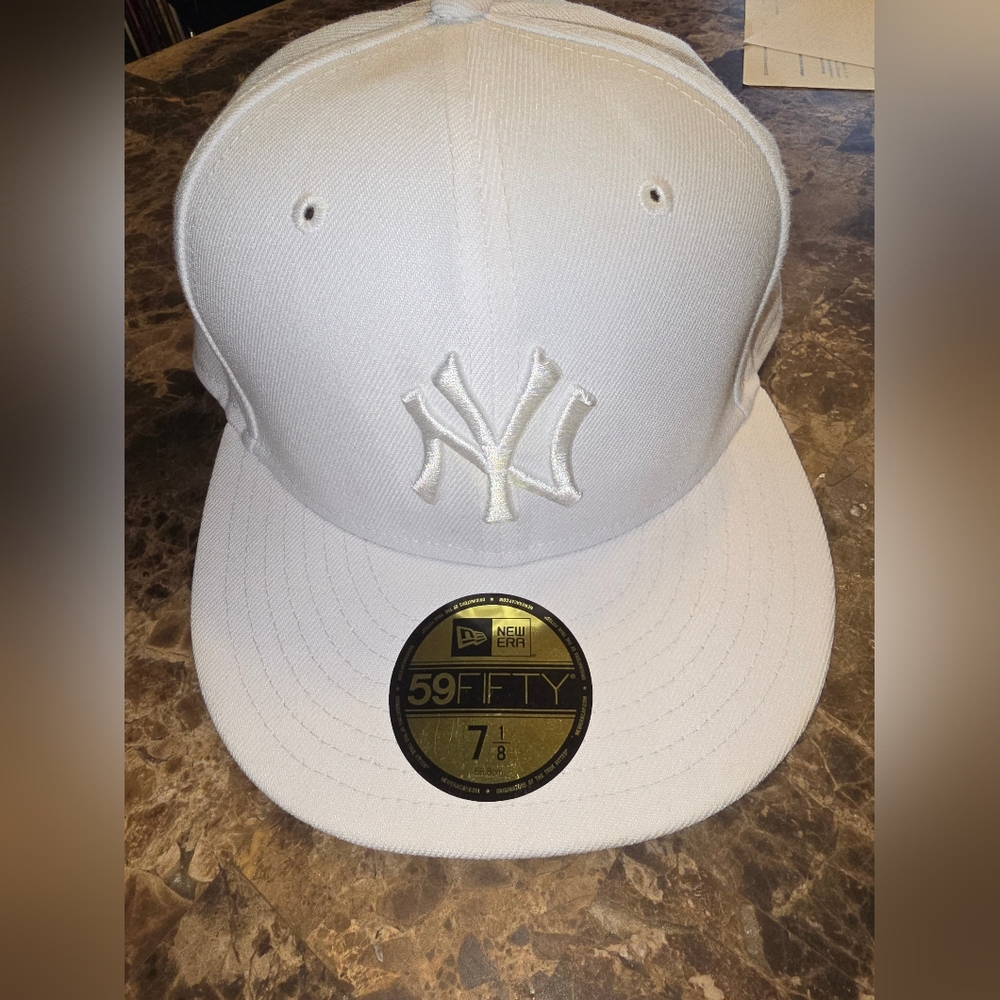 Men's New York Yankees New Era White on White 59FIFTY Fitted Hat size 7 1/8